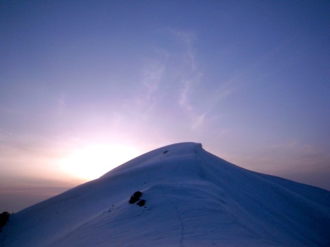 夕焼けに染まる大日岳